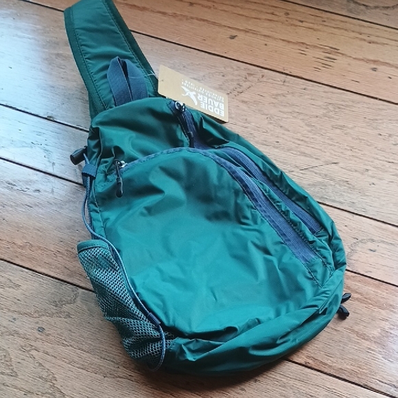 Eddie Bauer Lightweight Sling Bag Backpack Dark Evergreen NWT - Picture 3 of 6